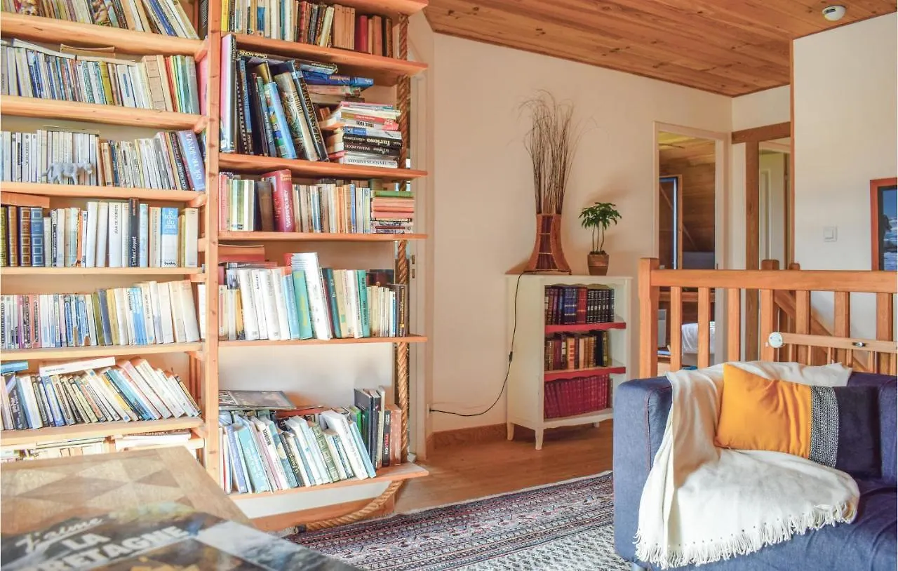 Nice Home In Plouneour-Trez With Sauna Франция