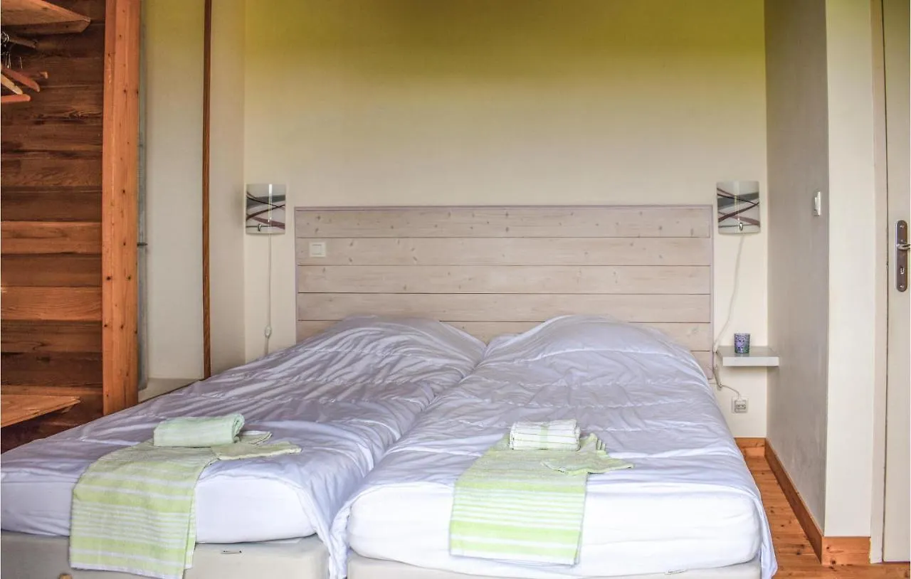 Nice Home In Plouneour-Trez With Sauna